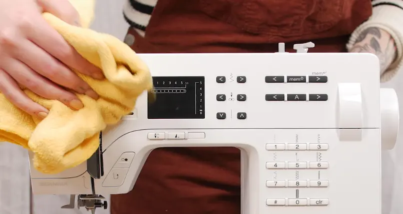 Prepare the sewing machine for cleaning