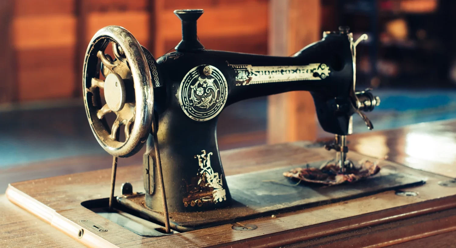 Close-up of a Mechanical Quilting Machine with pros and cons listed - Mechanical Quilting Machines