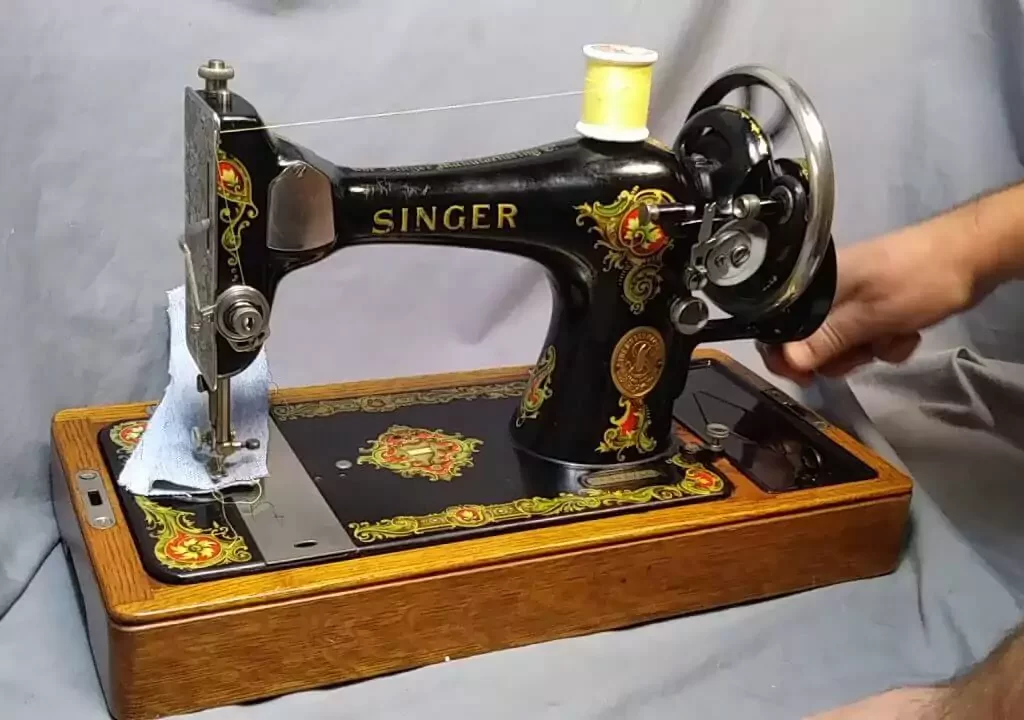 manual vintage sewing machine