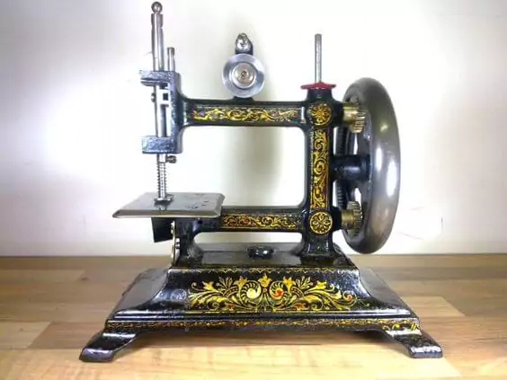 type of vintage sewing machine