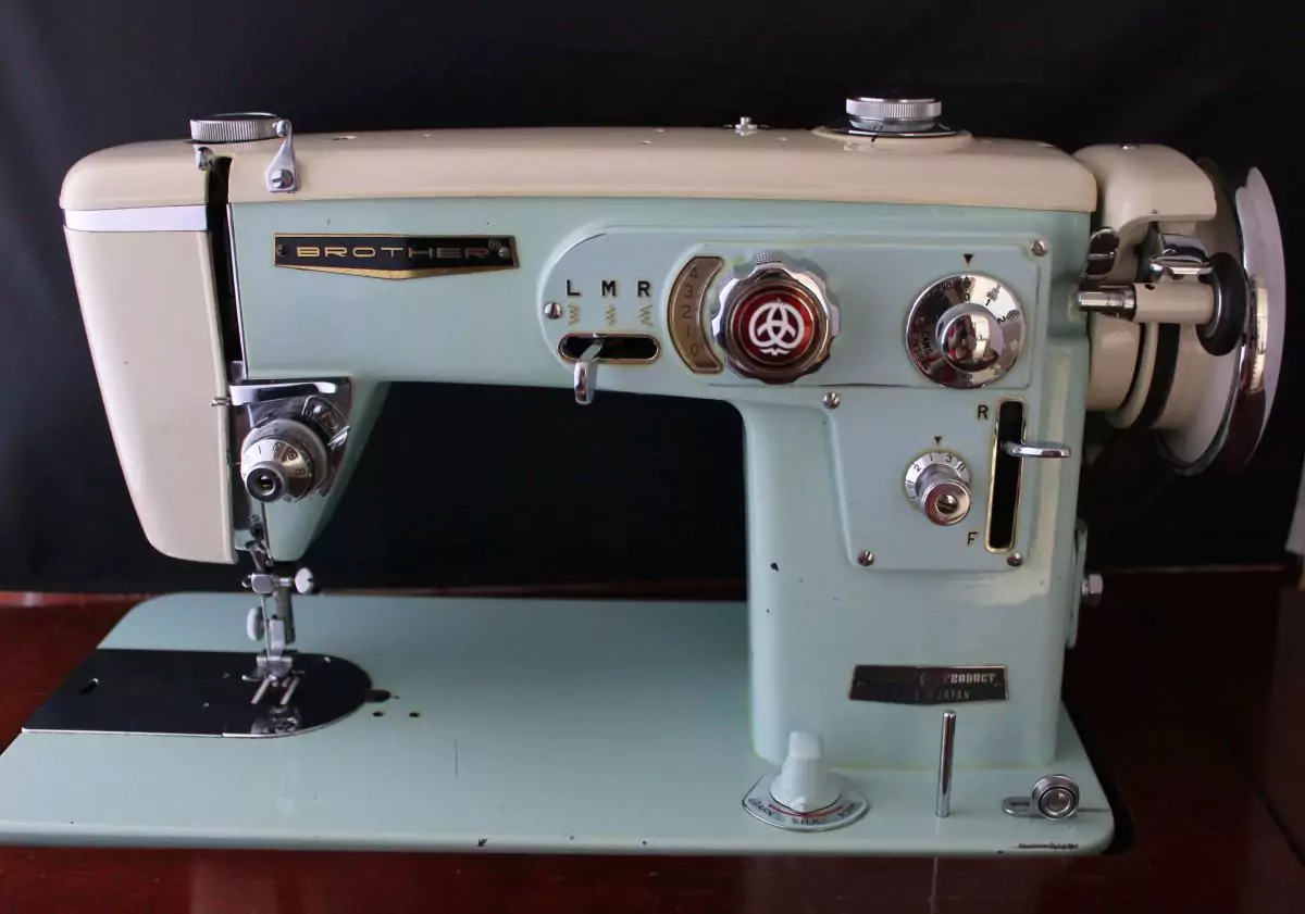 vintage zigzag sewing machine type